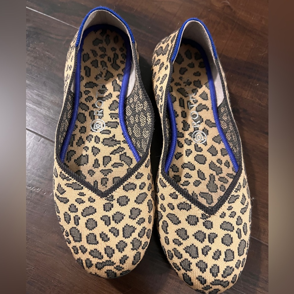 ‼️ Shrunken Rothy's Black and Tan Leopard Flats - probably size 9 ‼️